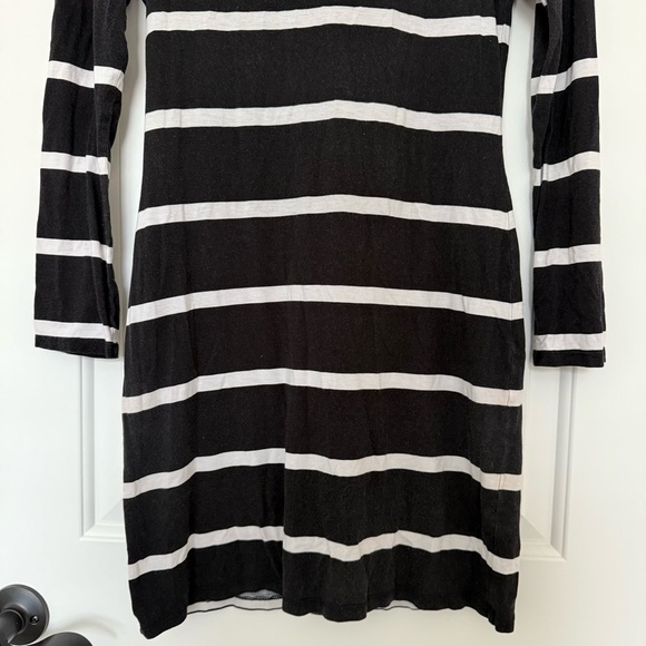Alice + Olivia Black White Striped Mock Neck Mini Dress | Chic | Trendy 8 - Picture 5 of 13